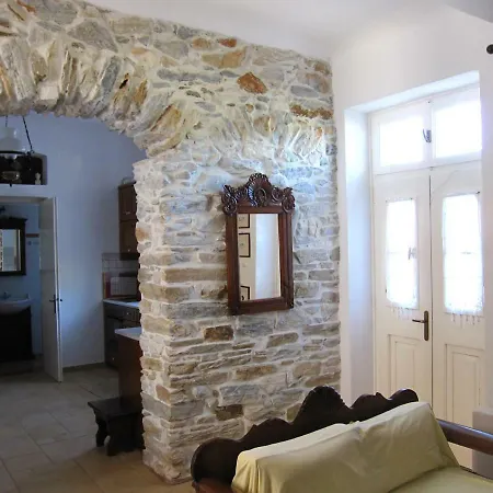 Semesterbostad Luxury 100 M2 House In The Centre Of Naxos Dhamarionas